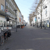 Blick in die Friedrichstraße am 18. März und am 18. Mai 2020.