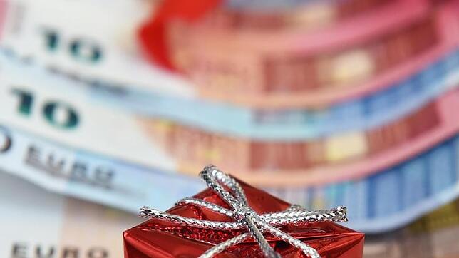 Kein Weihnachtsgeld, aber mit etwas Glück einen Weihnachtsbonus können ausgewählte Bürgergeld-Bezieher erhalten.