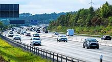 Laut Statistik sind die Halter der meisten Autos Männer. Das gilt wohl auch für diese Autos auf der A9.