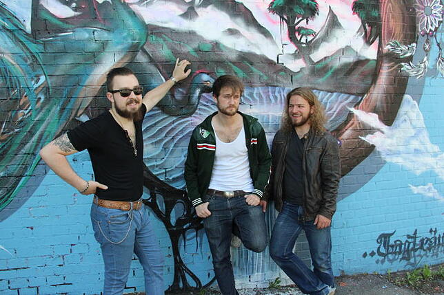 Niklas Bulla, Nikolas Reichelt und Jakob Dammert (von links) sind Freunde und bilden die Band Formosa. Aus der ehemaligen Schülerband ...