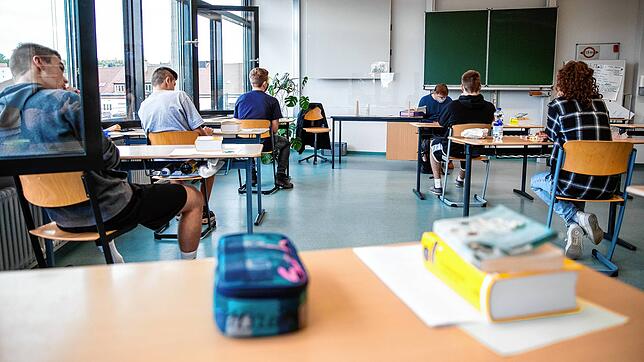 Seit gut einer Woche dürfen die Schülerinnen und Schüler die Maske am Sitzplatz im Klassenzimmer ausziehen, wie hier auf diesem ...