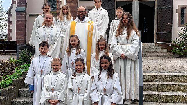 In Tannheim feierten folgende Kinder ihre Erstkommunion: Marlene Kaiser, Lara Kuppe, Serena Neininger, Marlon Raab, Mila Sostarko und ...