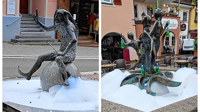 Jemand hat Spülmittel in den Brunnen der Gemeinsamkeit auf dem Gustav-Hammer-Platz (rechts) geschüttet, so dass Schaum entstanden ist. ...
