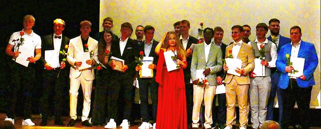Im Profil Technik und Mechatronik (TGTM): David Brechtold, Pascal Brunner, Michelle Eggensperger, Patrick Fischer (Lob 1,9), Jan-Oliver ...