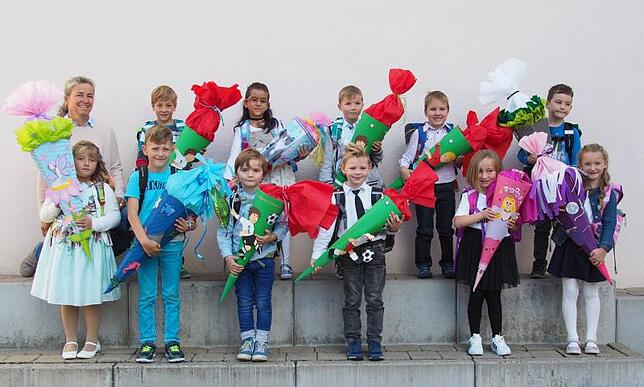 Klasse 1a: Elf Kinder starteten in der Klasse 1a am Reinhold-Frank-Schulzentrum in das Abenteuer Schule. Unterrichtet werden sie von ...