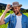 Max Mutzke will es nochmal wissen und ist beim ESC-Vorentscheid nach 20 Jahren wieder dabei. Mittlerweile hat sich der 42-Jährige als ...
