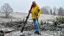 Bernhard Mäntele, Vorsitzender der Skizunft Stockach, ist bereit für Skiausfahrten – auch wenn die Flocken jüngst nicht ganz für einen ...