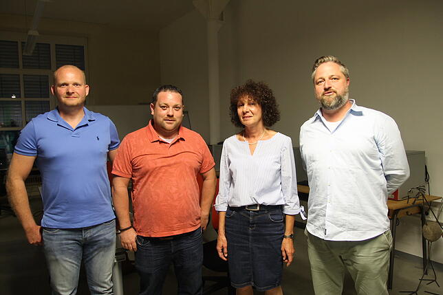 Mit dem Projekt Almhütte wollen sie die Attraktivität der Stadt, des Rheinufers und des Schwimmbades erhöhen (von links): Geldgeber ...