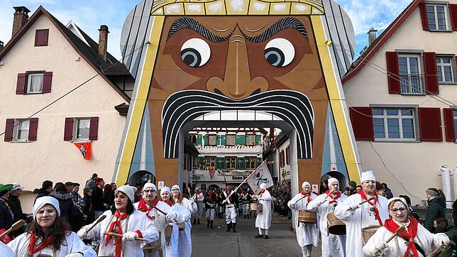 Die Narro-Zunft Waldshut reiste mit zwei Reisebussen nach Riedlingen im Landkreis Biberach.