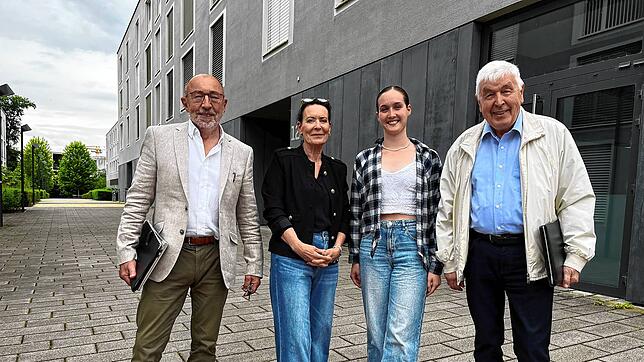 Wollen mehr bezahlbaren Wohnraum (v. l.): Christian Müller, Béa Bieber, Alina Spuhler und Max Hänggi. Foto: Valentin Zumsteg