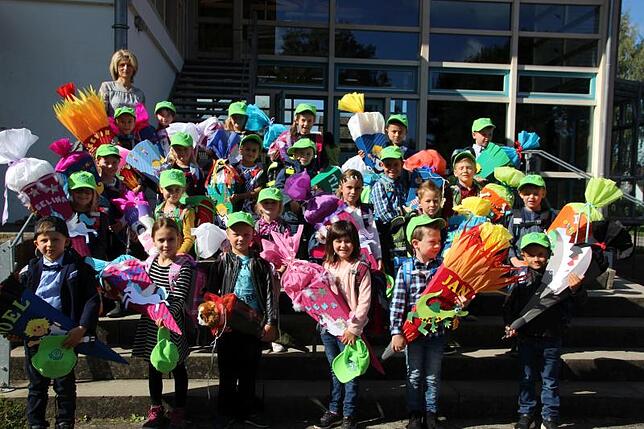 24 Erstklässler feierten ihren ersten Schultag an der Grundschule Wald. Die Schulgemeinschaft hieß sie mit einer Einschulungsfeier ...