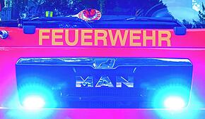 Ein brennender Linienbus sorgte am Samstagabend für einen Feuerwehreinsatz bei Oberalpfen (Symbolbild).
