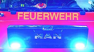Ein brennender Linienbus sorgte am Samstagabend für einen Feuerwehreinsatz bei Oberalpfen (Symbolbild).