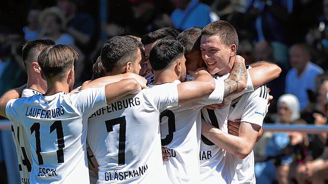 Bild : SV 08 Laufenburg steigt nach 2:1 gegen 1. SV Mörsch in die Verbandsliga auf – wir haben Fotos! (II)