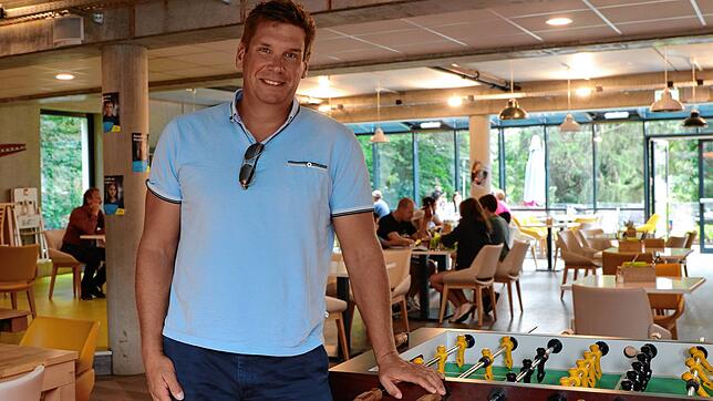 Markus Bumiller im Hostel Art & Style in Singens Nordstadt. Hier zeige sich der Tourist von heute und morgen: Auch Jüngere und Familien ...