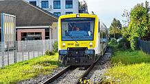 Die Biberbahn bei der Einfahrt in Meßkirch. Sie pendelt an Sonntagen dreimal täglich auf der Strecke zwischen Stockach und Mengen.