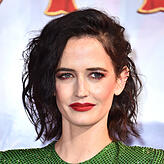 Eva Green stellt eine Trapezkünstlerin dar.