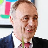 Sozialbürgermeister Andreas Köster ist Schirmherr des Projekts und überbringt persönliche Grußworte zum Projektstart.