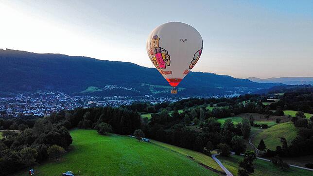 Mit dem Ballon über Wehr: Den Sonnenaufgang erlebten vier Passagiere beim Tag der offenen Tür des Flugplatzes Dinkelberg in der Luft.
