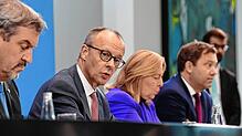 Nach dem Koalitionsausschuss geben Markus Söder (l-r), Ministerpräsident von Bayern und Vorsitzender der CSU, Friedrich Merz, ...