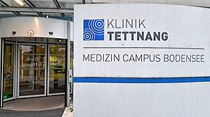 Der Eingang der Klinik Tettnang: Über die Bewilligung von bis zu 2,8 Millionen Euro an Zuschüssen für die Einrichtung berät der Häfler ...