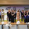 Bei der Feier des Schulverbundes Blumberg in der vollbesetzten Stadthalle: Die festlich gekleideten Schülerinnen und Schüler freuen sich ...