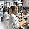 Mit der Corona-Problematik kämpft Sick Stegmann mit einem ganzen Maßnahmenbündel. Gegen den aktuellen Mangel an elektronischen Bauteilen ...