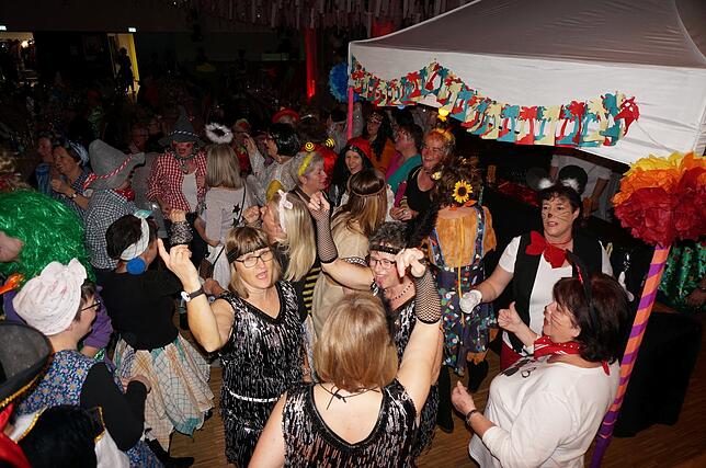 Bild 10: Bilder der Frauenfasnacht der katholischen Frauengemeinschaft Tiengen