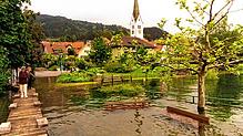 Sipplingen 1999: Am Landungsplatz stehen die Sitzbänke unter Wasser.