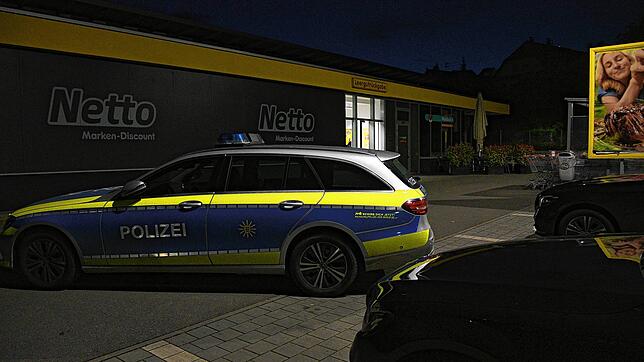 Am Abend des Mittwoch, 8. Juni 2022, hat sich im Supermarkt in Aach ein Raubüberfall ereignet. Noch spät am Abend stehen ...