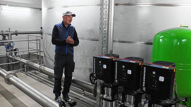Einen wesentlichen Anteil zur Versorgung mit Trinkwasser trägt Wassermeister Reiner Schütz, der in der Gemeinderatssitzung mehrfach Lob ...