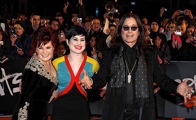 Sharon, Kelly und Ozzy Osbourne bei der Verleihung der BRIT Awards 2008.