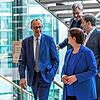 Friedrich Merz (l-r), Saskia Esken (vorne), Markus Söder und Lars Klingbeil kommen zur Fortsetzung der Koalitionsverhandlungen von Union ...