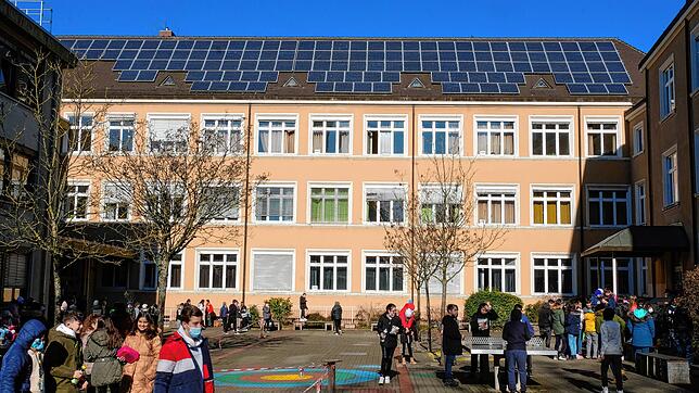 Insgesamt sind die Schülerzahlen an Singens Realschulen stabil. Doch die Zeppelin-Realschule war zuletzt mehr gefragt als die ...