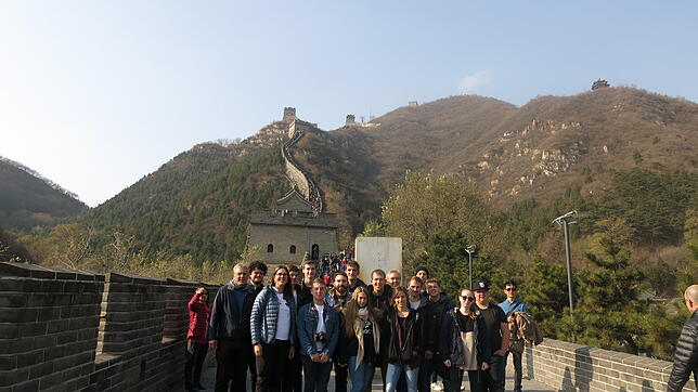 15 Schüler der Schwenninger Feintechnikschule erkunden das Reich der Mitte. Neben Peking, Shanghai und der Mauer standen auch Besuche in ...