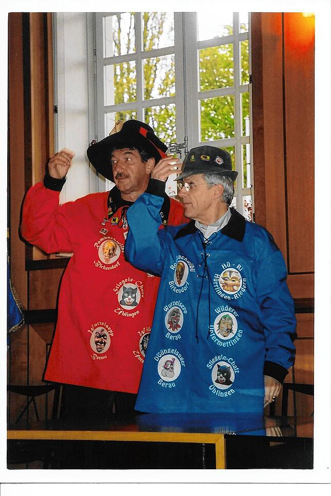 Alain de la Garanderie mit Alt-Bürgermeister Thomas Fechtig im Jahr 2005 als Narren aus Ühlingen-Birkendorf.