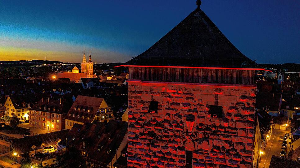 Night of Light am Montag Abend am Romöusturm in Villingen.