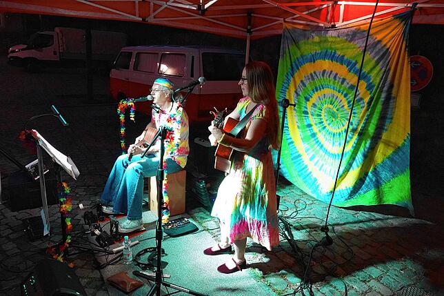 Sing mit uns: das Duo Tina & Jo.