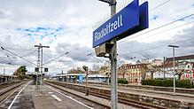 (Archivbild von 2023) Nach einer Oberleitungsstörung war der Bahnverkehr zwischen Radolfzell und Konstanz-Petershausen eingeschränkt. ...
