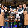 Bürgermeisterin Susen Katter mit (von links) Narrenrichter Jürgen Koterzyna, Florian Kemper (Yetis), Uli Kammerer (Kammerer Medical ...