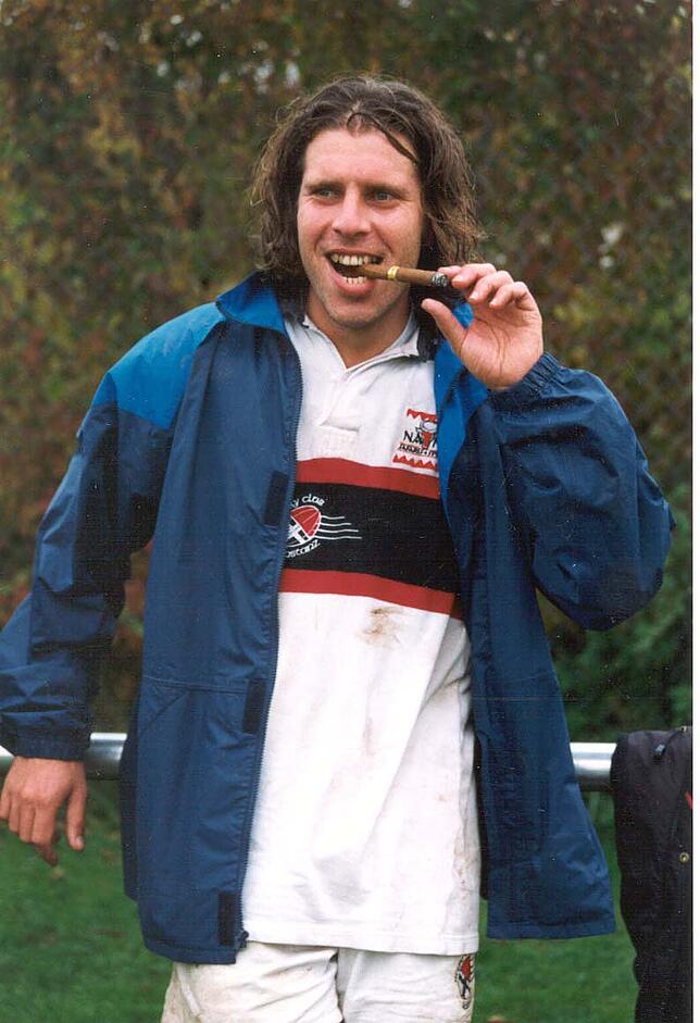Stephan Grumbt mit der Siegerzigarre nach einem Erfolg mit dem Team des Rugby Club Konstanz.