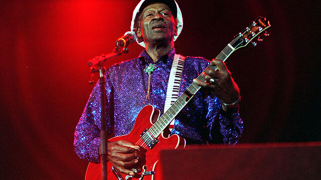 Der Musiker Chuck Berry spielt am 11.07.2000 bei einem Auftritt in London, Großbritannien. Die Polizei in St. Charles County (Missouri, ...