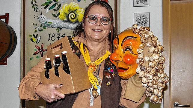 Für Adele Platz von der Schnägge-Gruppe der Narrenzunft Gerstensack Gottmadingen steht fest: Am Schmotzige Dunschtig wird sie in ihr Häs ...