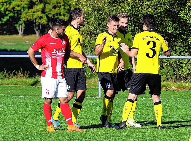 Jonathan Scheike (Nummer 19) kehrt zum SV Denkingen zurück.