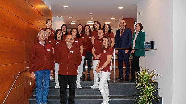 Die Mitarbeiter das MVZ Klettgau sind startklar für den Patientenbetrieb. Vorne, von links: Dr. Frank Schulze, Dr. Christian Saurer mit ...