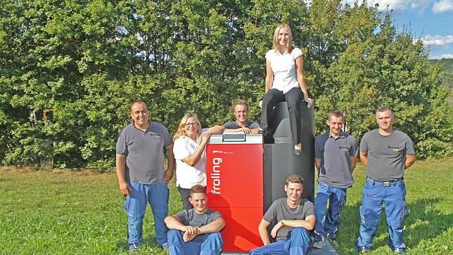 Michael Bürsner (links), seine Frau Tanja und das Team der Firma Bürsner (von links) Niklas Volkmer, Fabian Fuss, Franziska ...
