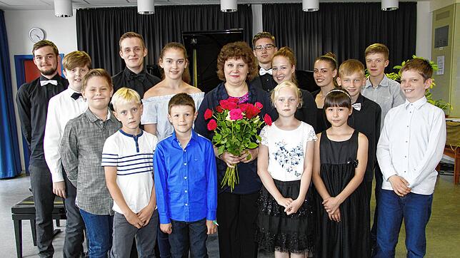 Sehr stolz ist Gabriele König (Bildmitte) auf ihre erfolgreichen Schüler.
