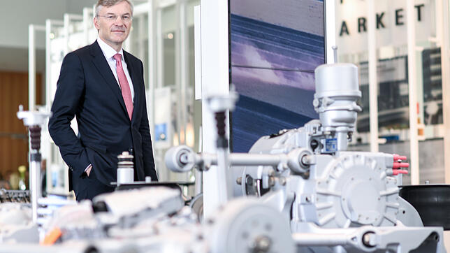 Wolf-Henning Scheider tritt aufs Gaspedal: Der ZF-Chef hat den amerikanischen Bremsenhersteller Wabco ins Visier genommen, um als breit ...