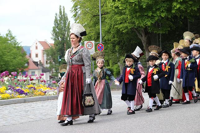 Trachtenbund mit Nachwuchs.
