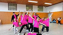 Jede Menge Tanzeinlagen in Pink warten auf die Besucher des Musicals am 26. und 27. Juni im Triberger Kurhaus. Fotos: Schule